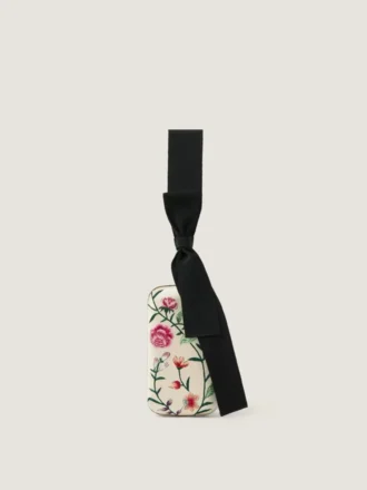 Aftonclutch med blomsterbroderier och rosett