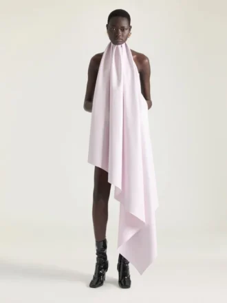 Asymmetrisk halterneckklänning i läder