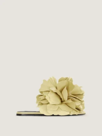 boudoir mules i lder med rosenblad 2 2 330x440 - Boudoir-mules i l&auml;der med rosenblad