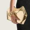 Facet-clutch i läder med spegeleffekt Facet-clutch i läder med spegeleffekt