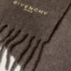 Givenchy Paris stor halsduk i alpackaull Givenchy Paris stor halsduk i alpackaull