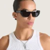 Givenchy Tape Earcuff i metall och emalj Givenchy Tape Earcuff i metall och emalj