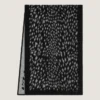 Halsduk i ulljacquard med djurmönster Halsduk i ulljacquard med djurmönster