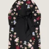 Kokongkapp i satin med broderier Kokongkapp i satin med broderier