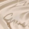 Kvadratisk detalj i sidenjacquard med Givenchy-signatur Kvadratisk detalj i sidenjacquard med Givenchy-signatur