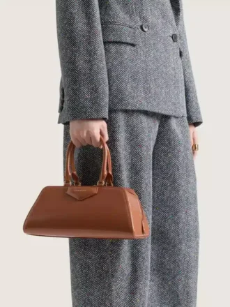 Liten Antigona East-West-väska i boxläder