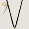 Lucky Charms-halsband i siden och metall Lucky Charms-halsband i siden och metall