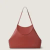 Medium Facet-tote i kornat läder Medium Facet-tote i kornat läder