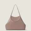 Medium Facet-tote i kornat läder Medium Facet-tote i kornat läder