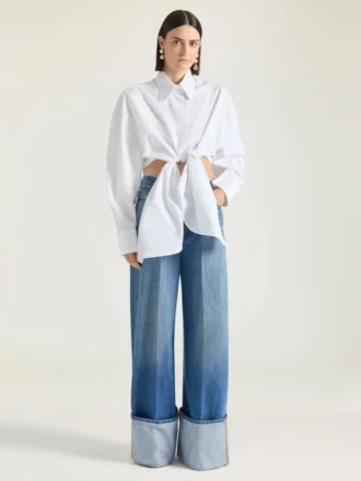 Mellanblå jeans med uppvikt benslut Mellanblå jeans med uppvikt benslut