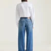 Mellanblå jeans med uppvikt benslut Mellanblå jeans med uppvikt benslut
