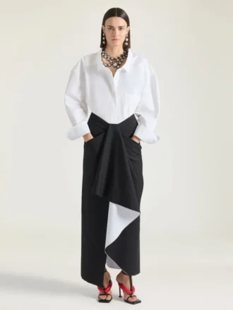 Midi-kjol i laminerad ull och mohair Midi-kjol i laminerad ull och mohair