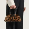Mini Antigona East-West-väska i läder med leopardmönster Mini Antigona East-West-väska i läder med leopardmönster