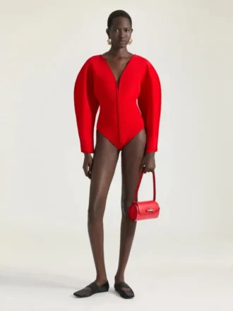 kokongbodysuit i specialdesignad stickning