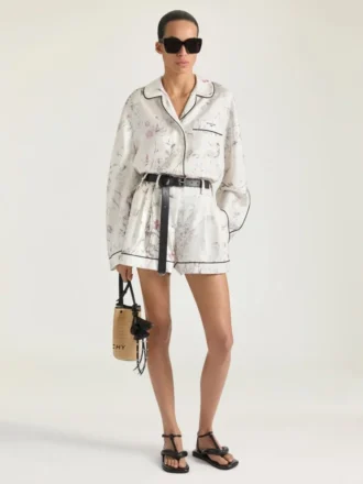 Shorts i siden med blommönster