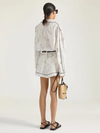 Shorts i siden med blommönster