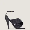 Sandaler med klippt fyrkantig klack i satin med strass