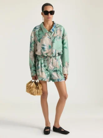 Shorts i siden med rosor-tryck